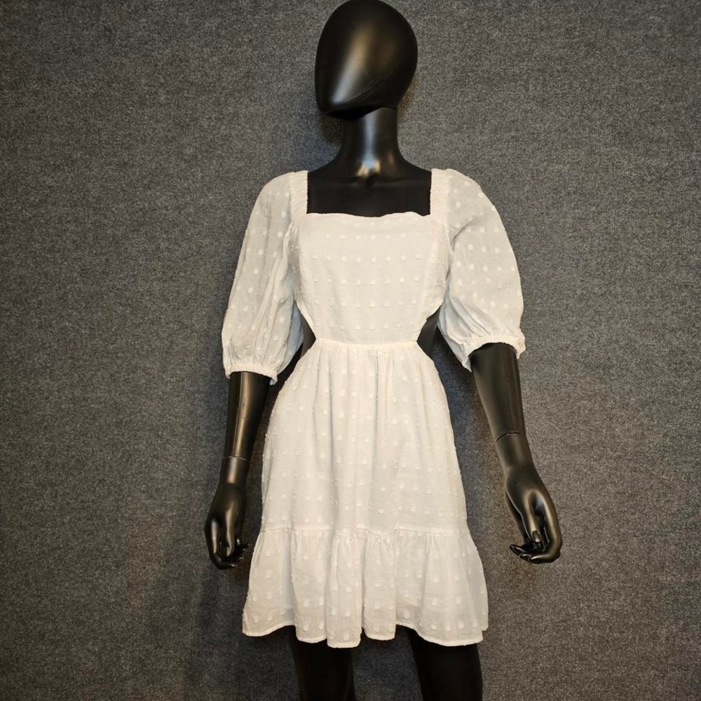 Minkpink size medium white dress with a square neckline and a tiered‎ skirt.